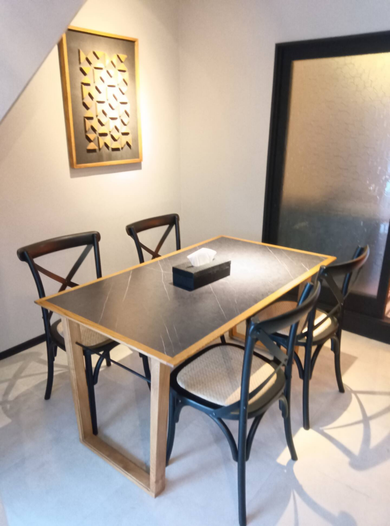 Reberty天下茶屋 ダイニング